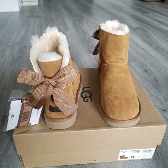 ugg bailey bow mini chestnut